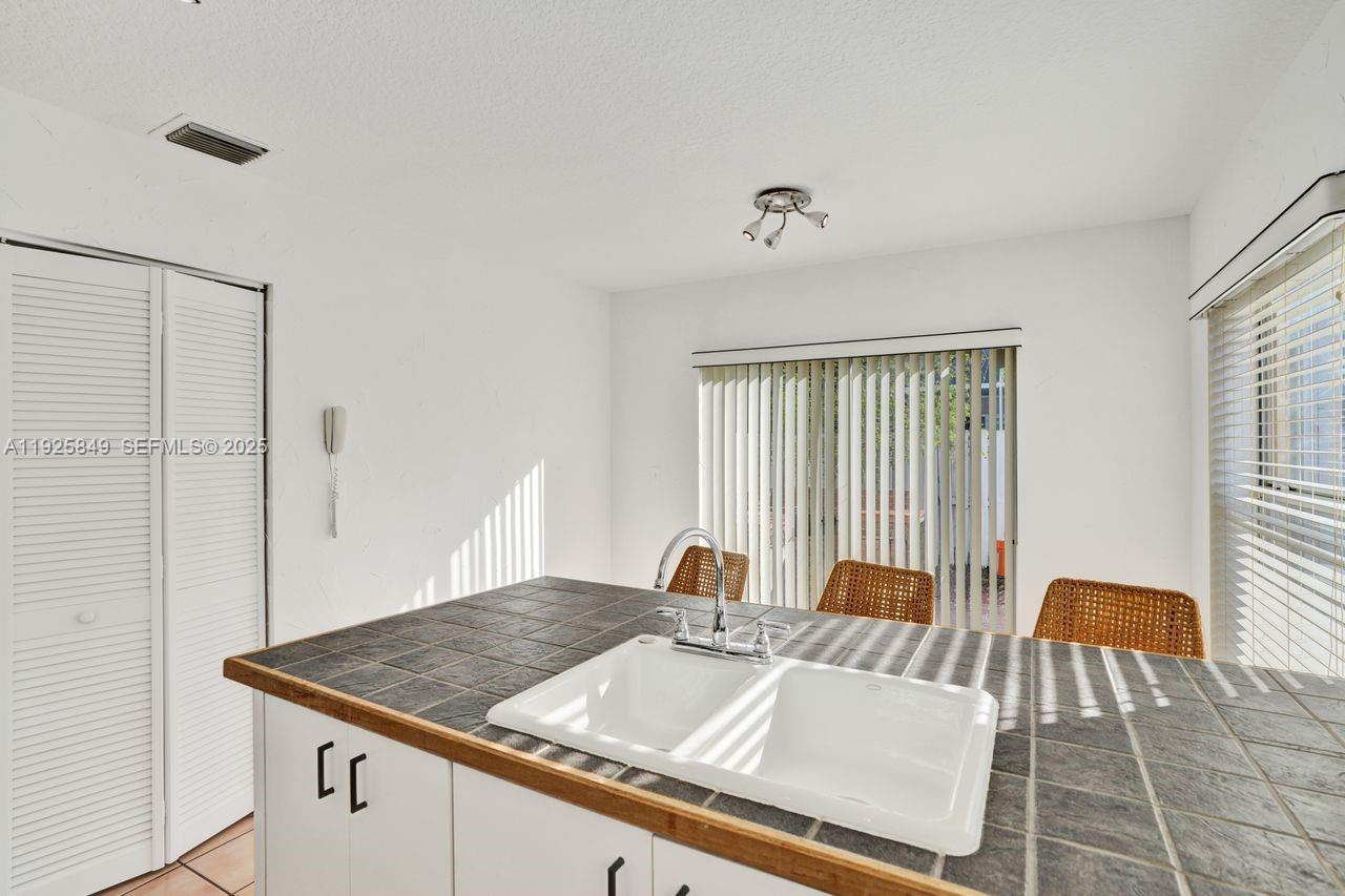 1256 NW 125th Ter Sunrise, FL 33323