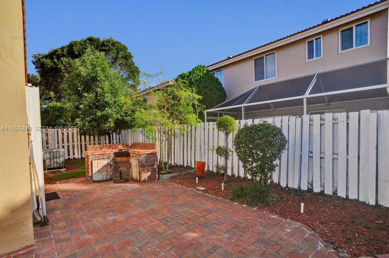 1256 NW 125th Ter Sunrise, FL 33323