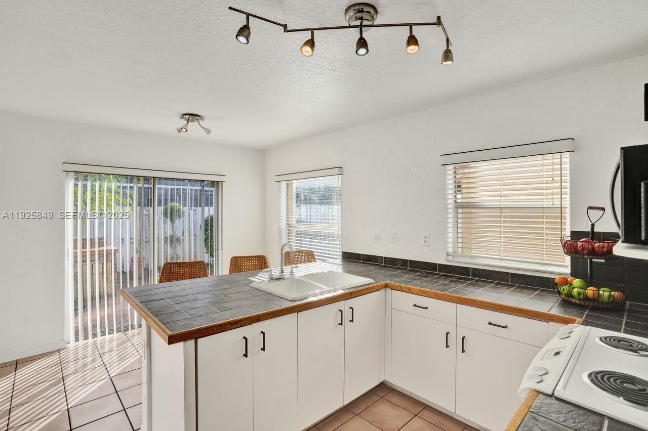 1256 NW 125th Ter Sunrise, FL 33323