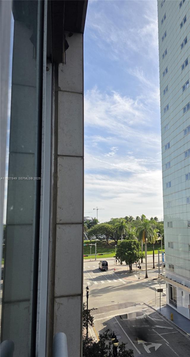 253 NE 2nd St #324 Miami, FL 33132