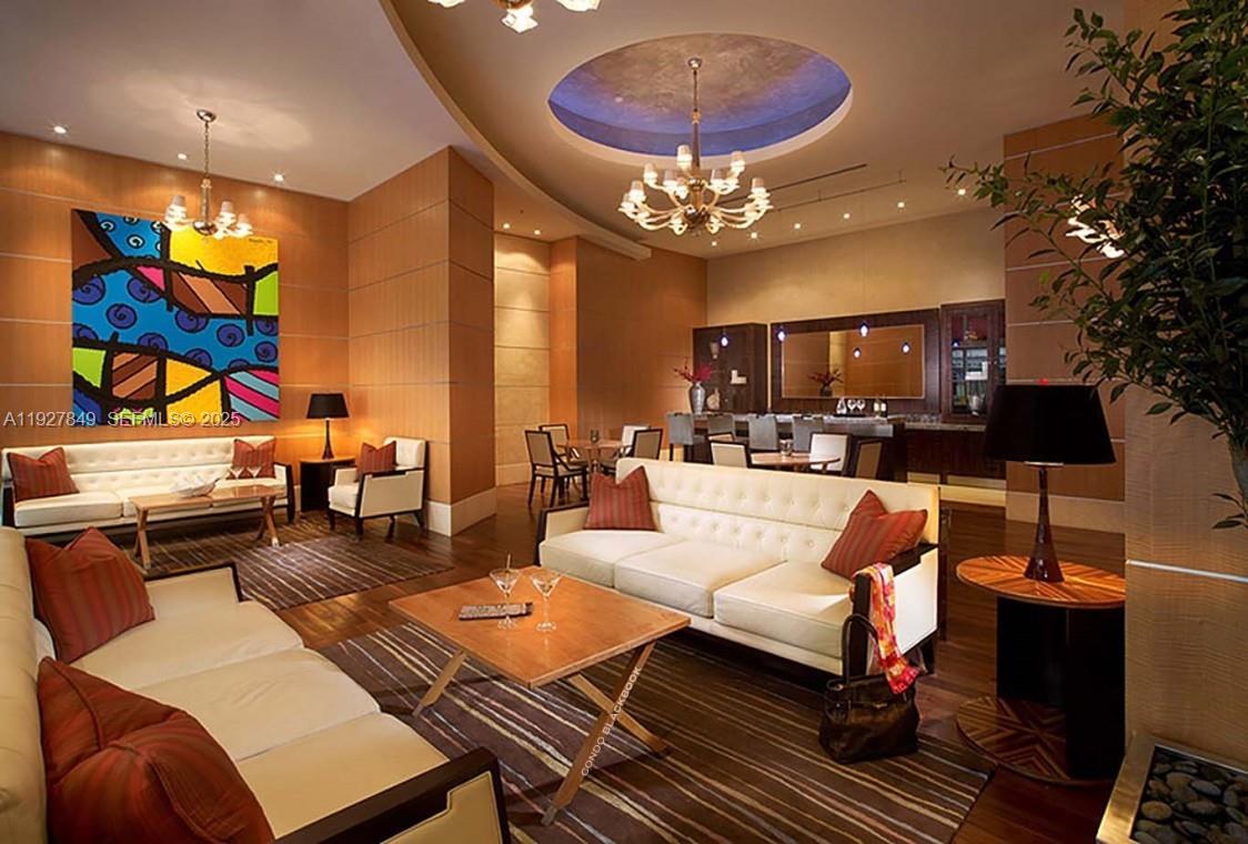 253 NE 2nd St #324 Miami, FL 33132