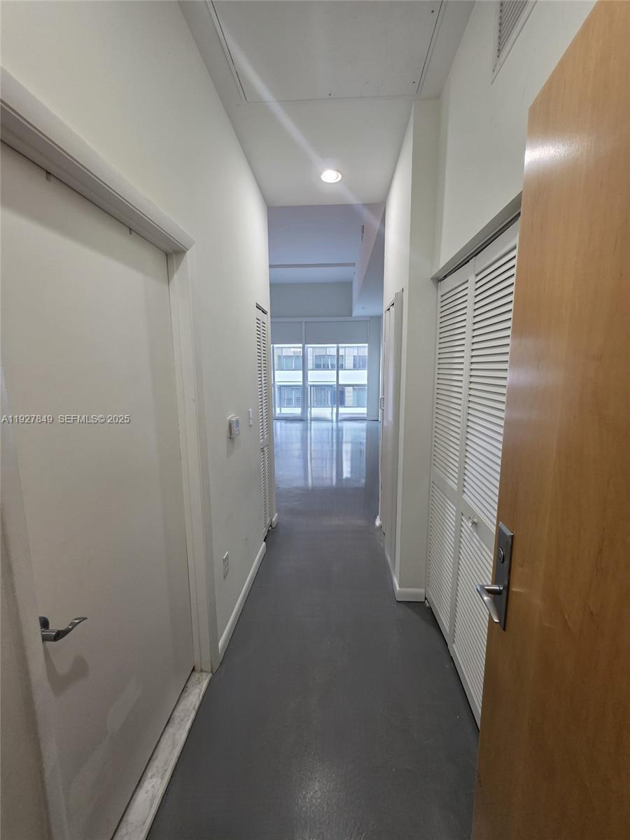 253 NE 2nd St #324 Miami, FL 33132