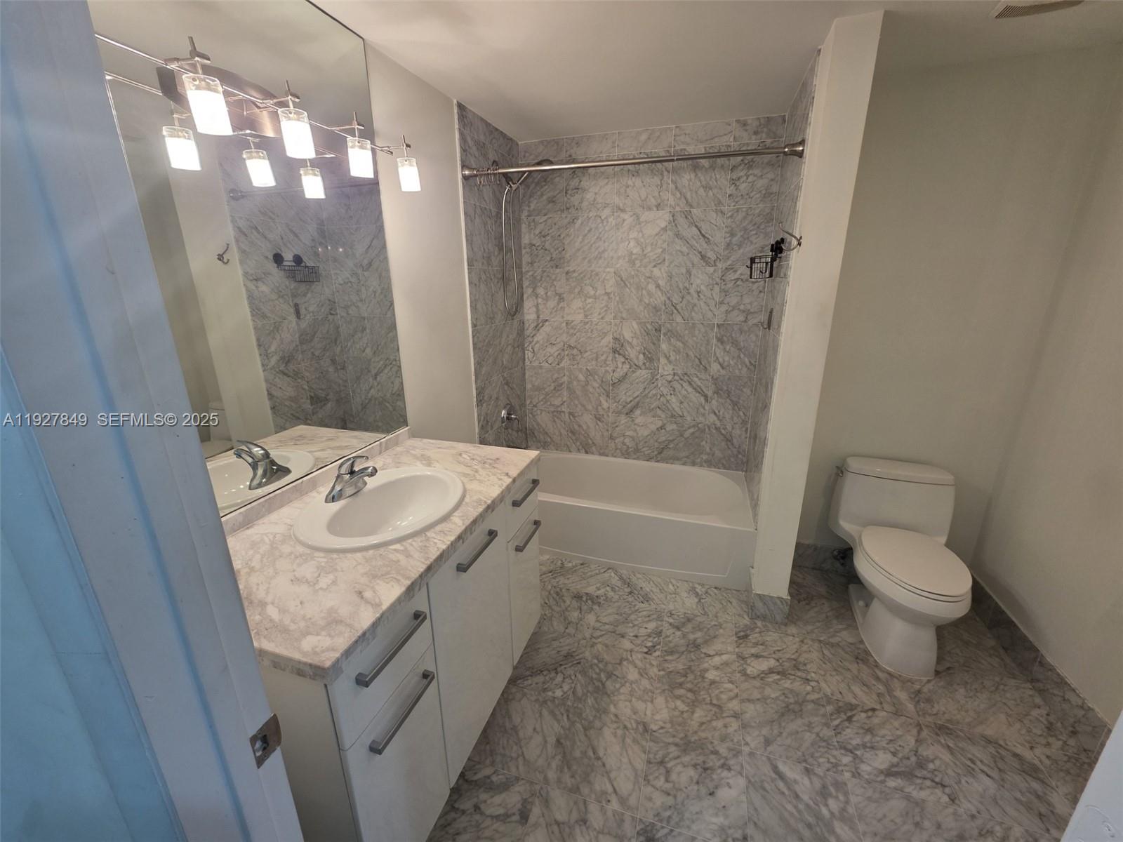 253 NE 2nd St #324 Miami, FL 33132
