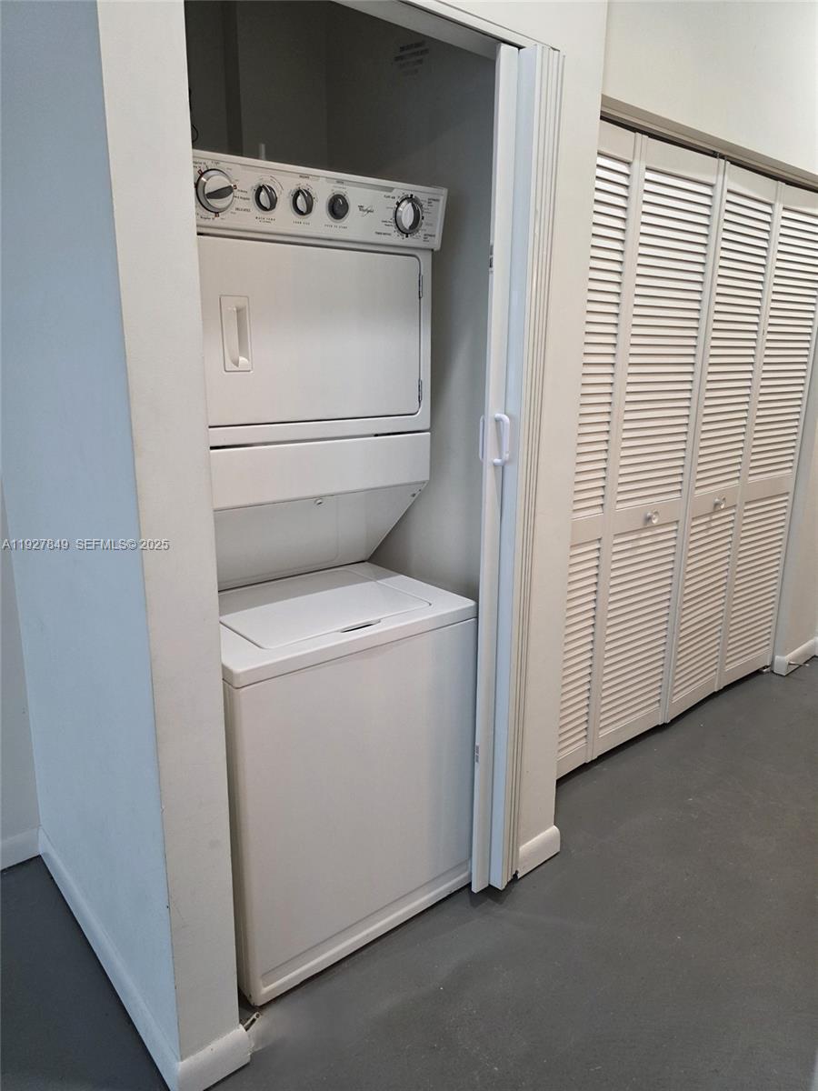 253 NE 2nd St #324 Miami, FL 33132