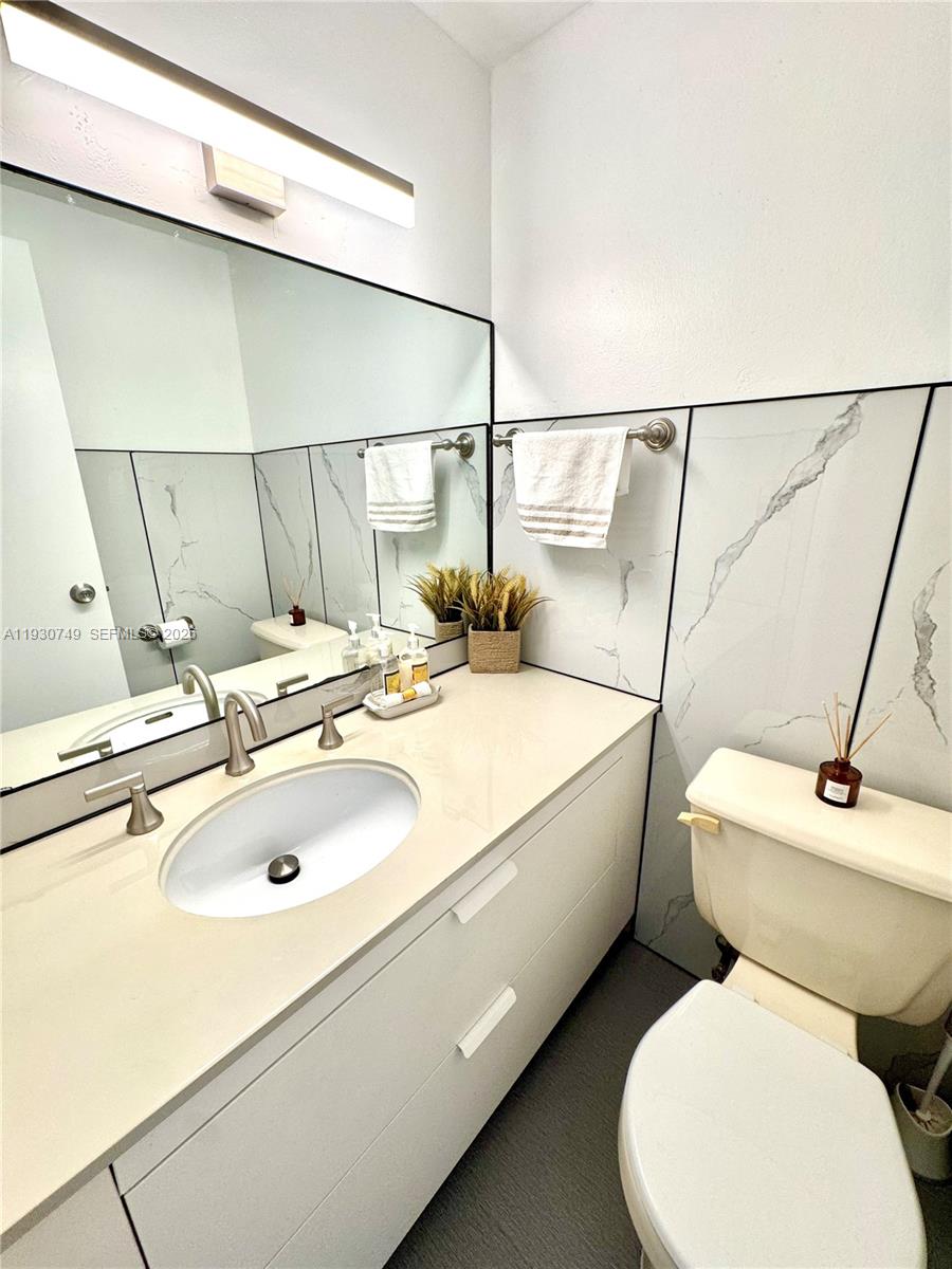 image Arlen House Condo14