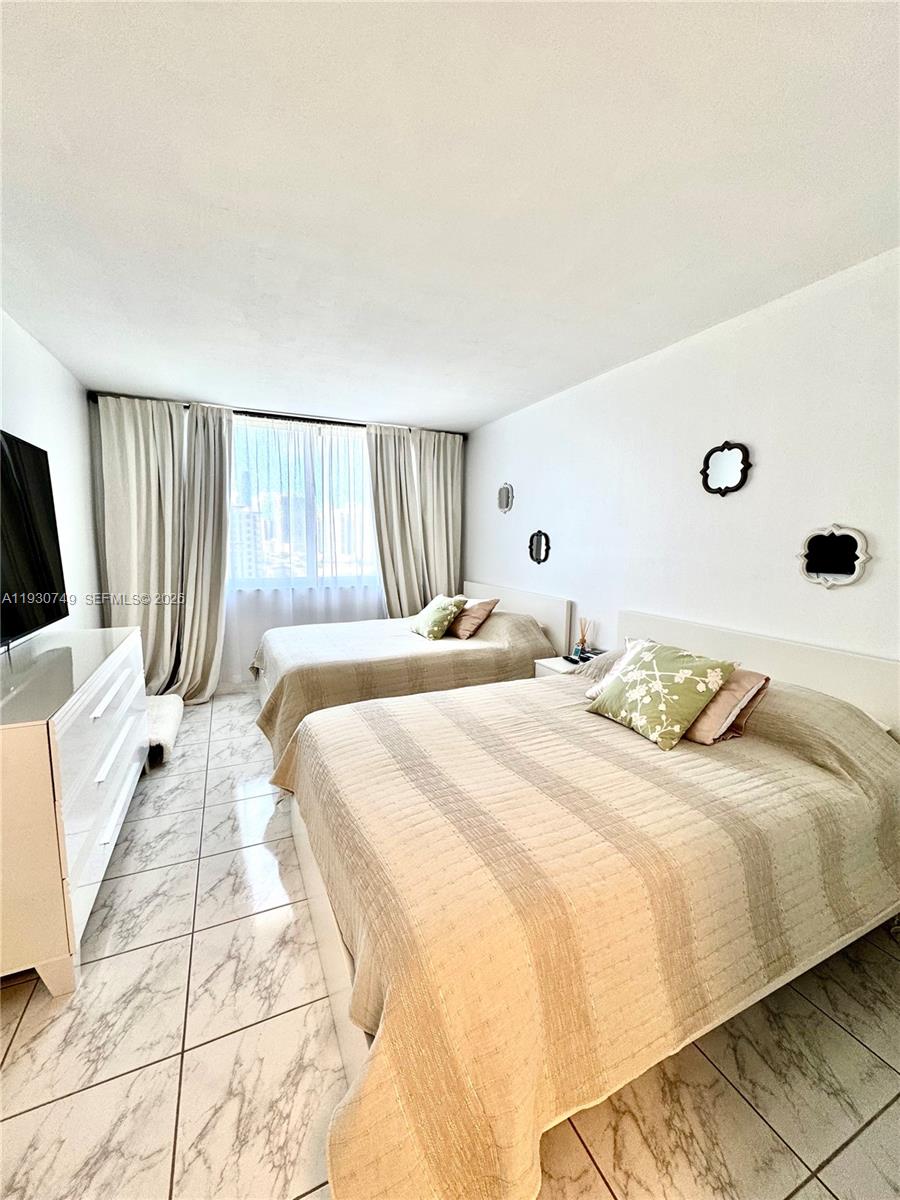 image Arlen House Condo15