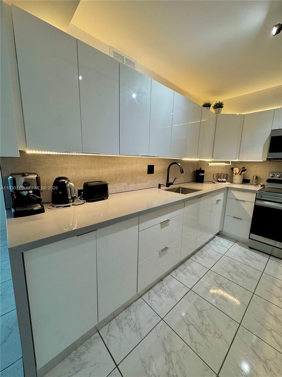 image Arlen House Condo1