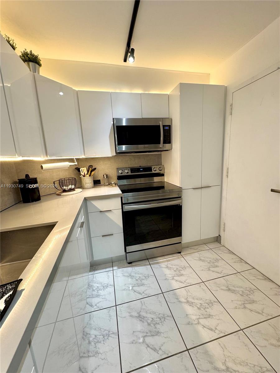 image Arlen House Condo2