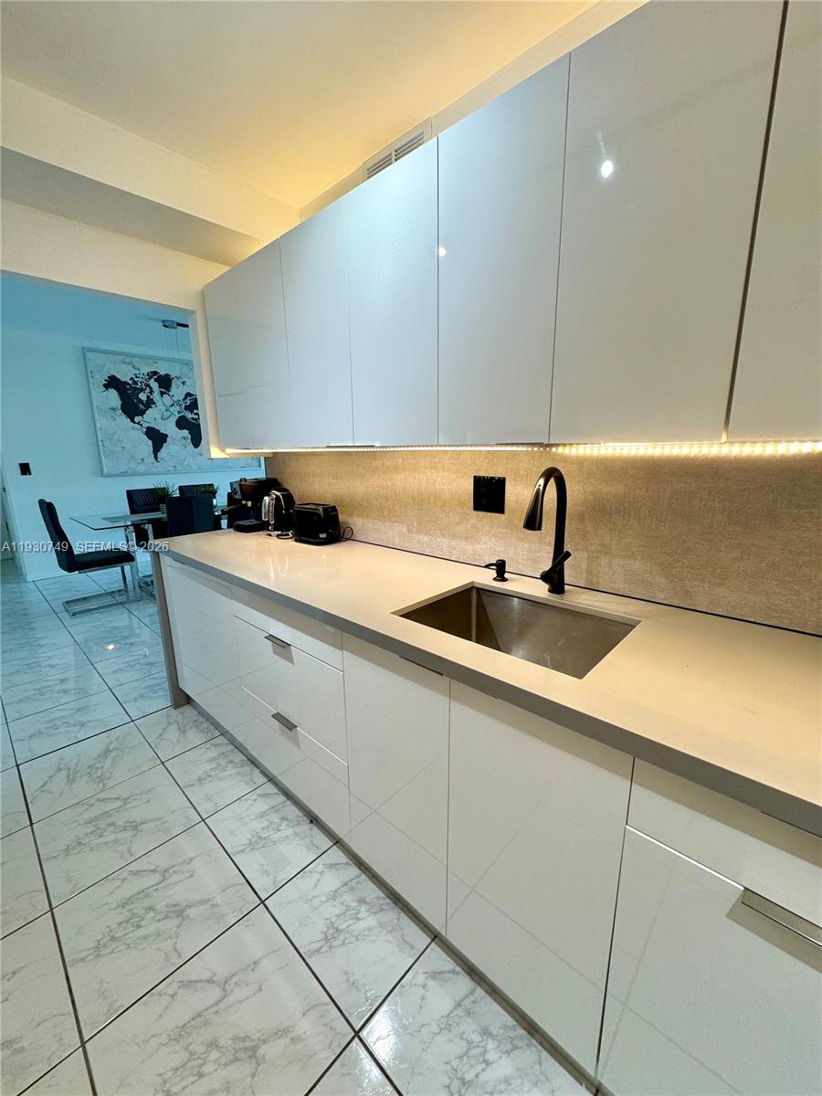 image Arlen House Condo4