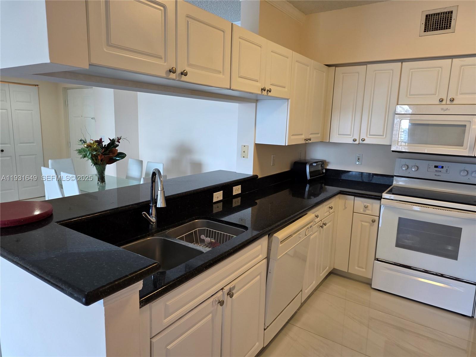 image Porto Bellagio Condo9