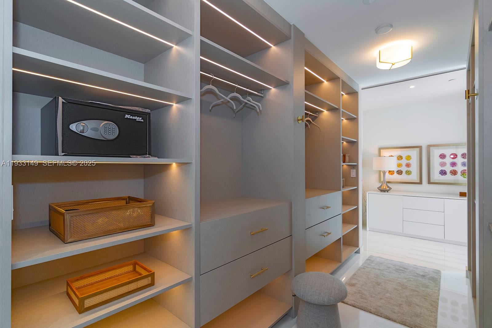 300 Biscayne Blvd Way #1901 Miami, FL 33131