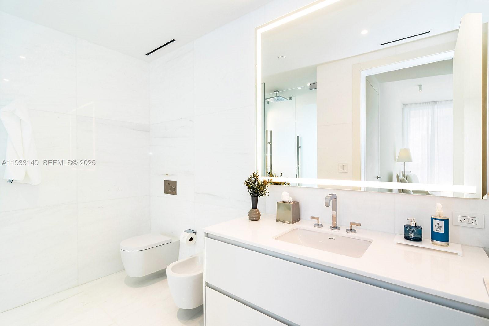 300 Biscayne Blvd Way #1901 Miami, FL 33131