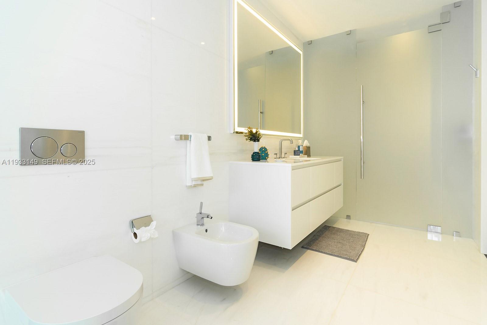 300 Biscayne Blvd Way #1901 Miami, FL 33131