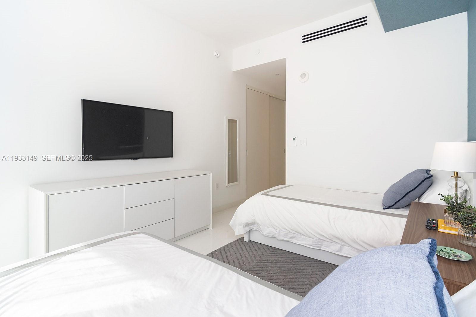 300 Biscayne Blvd Way #1901 Miami, FL 33131