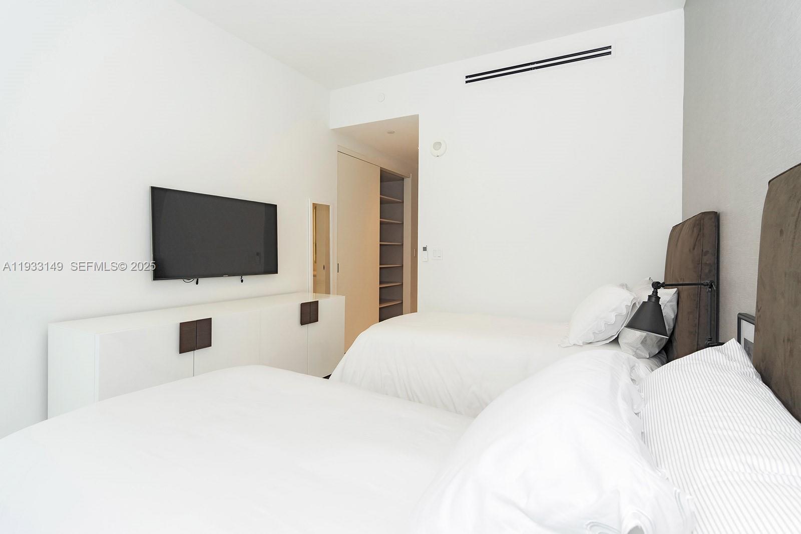 300 Biscayne Blvd Way #1901 Miami, FL 33131