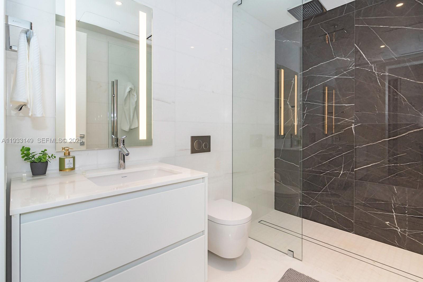 300 Biscayne Blvd Way #1901 Miami, FL 33131