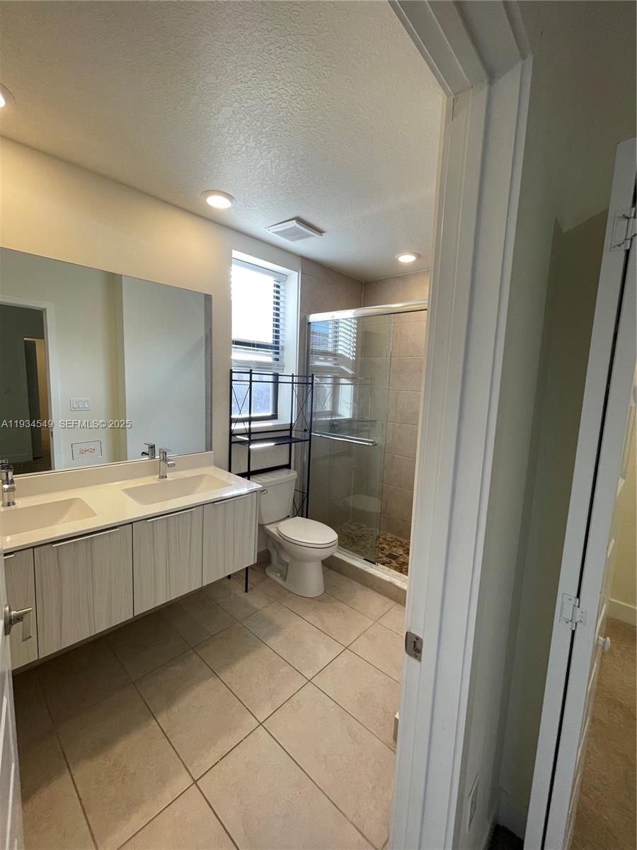 10443 NW 82nd St #4 Doral, FL 33178