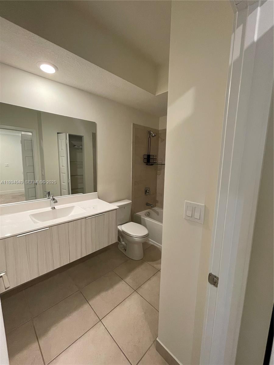 10443 NW 82nd St #4 Doral, FL 33178