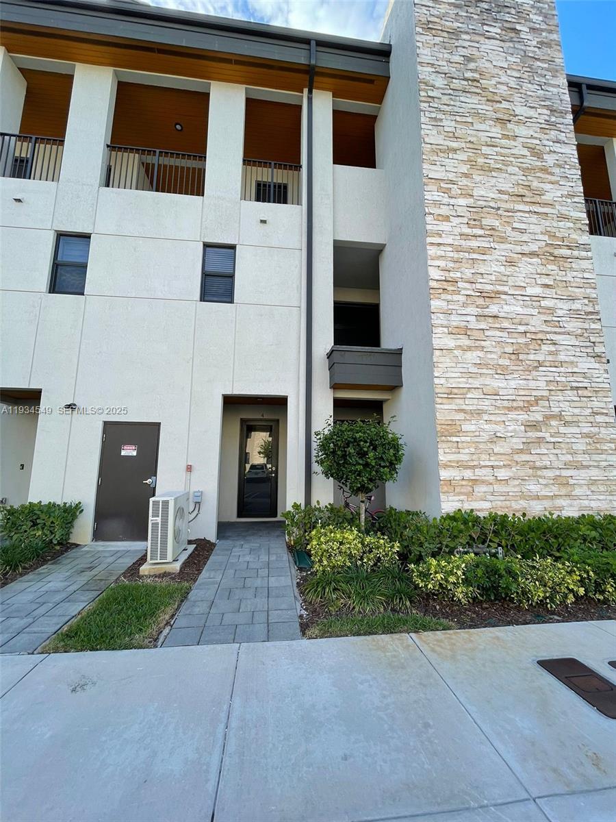 10443 NW 82nd St #4 Doral, FL 33178