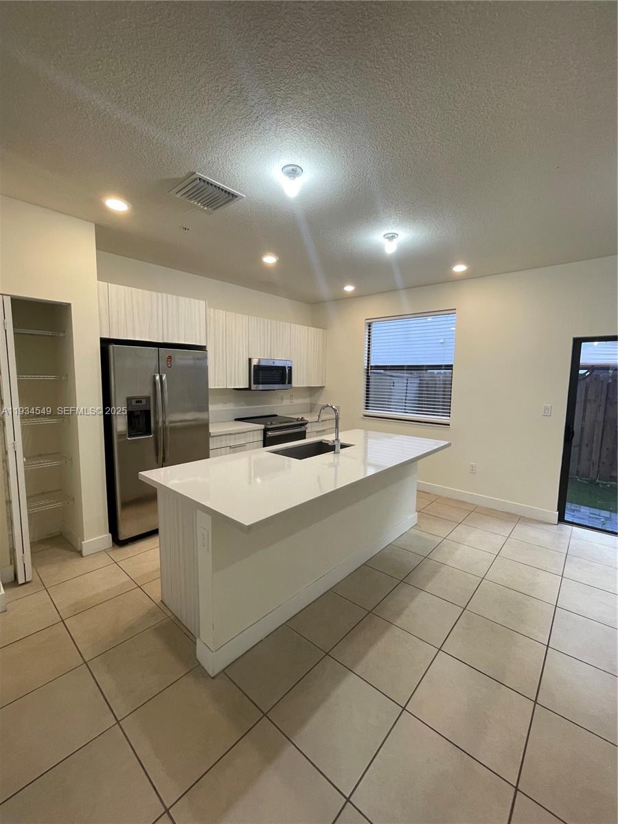 10443 NW 82nd St #4 Doral, FL 33178