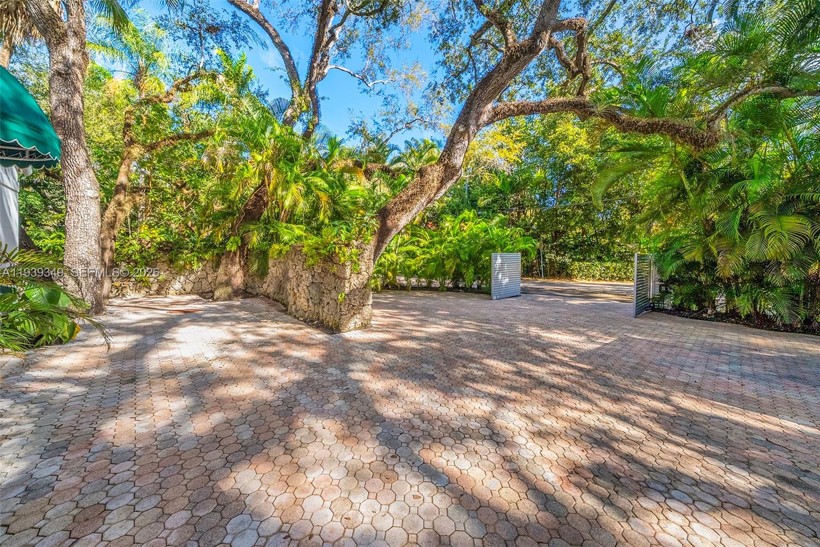 3700 Justison Rd Miami, FL 33133