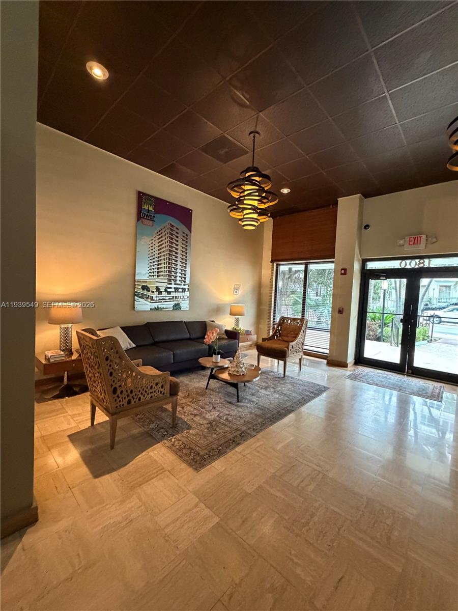 1800 Collins Ave #19C Miami Beach, FL 33139