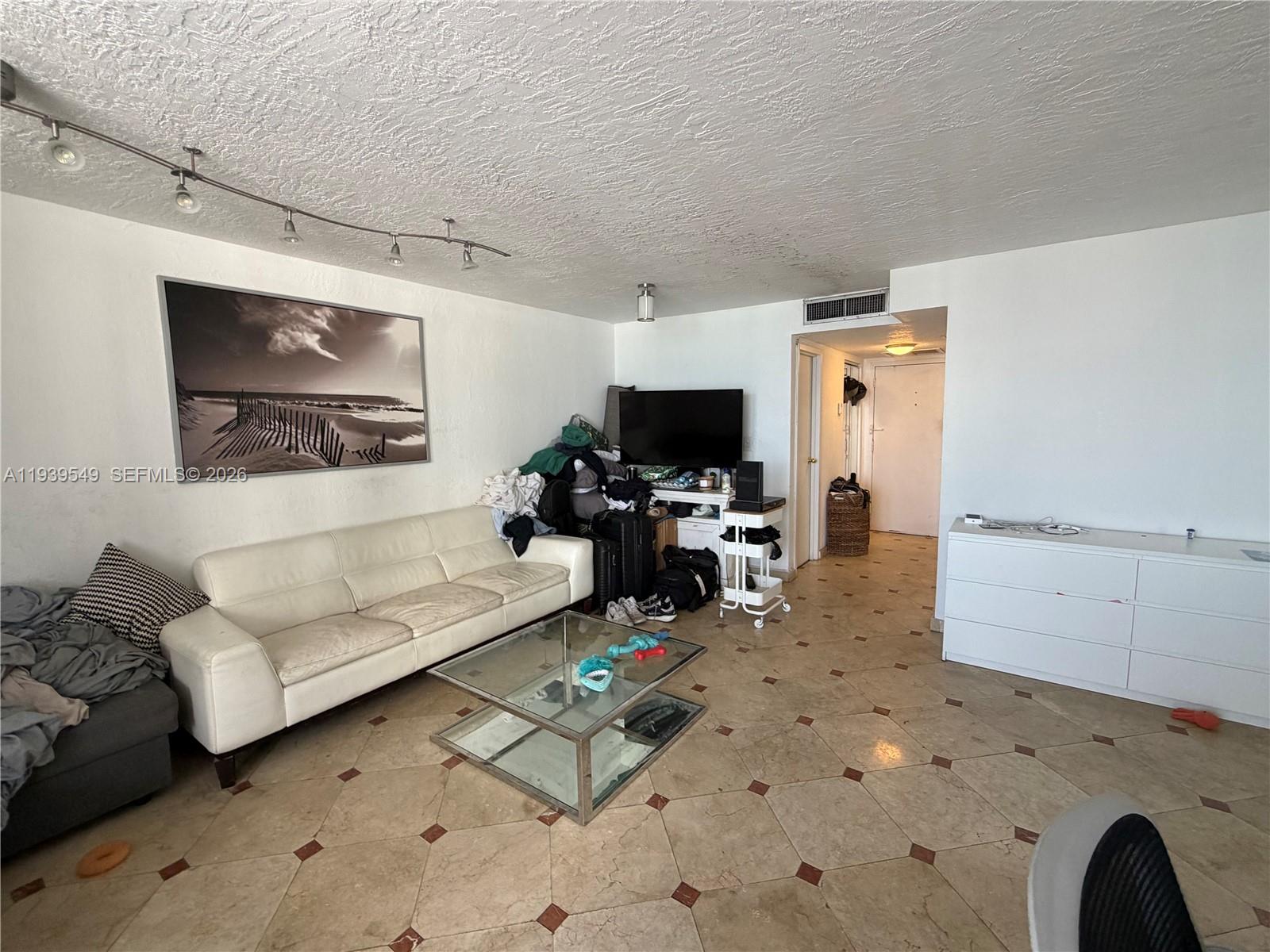 1800 Collins Ave #19C Miami Beach, FL 33139