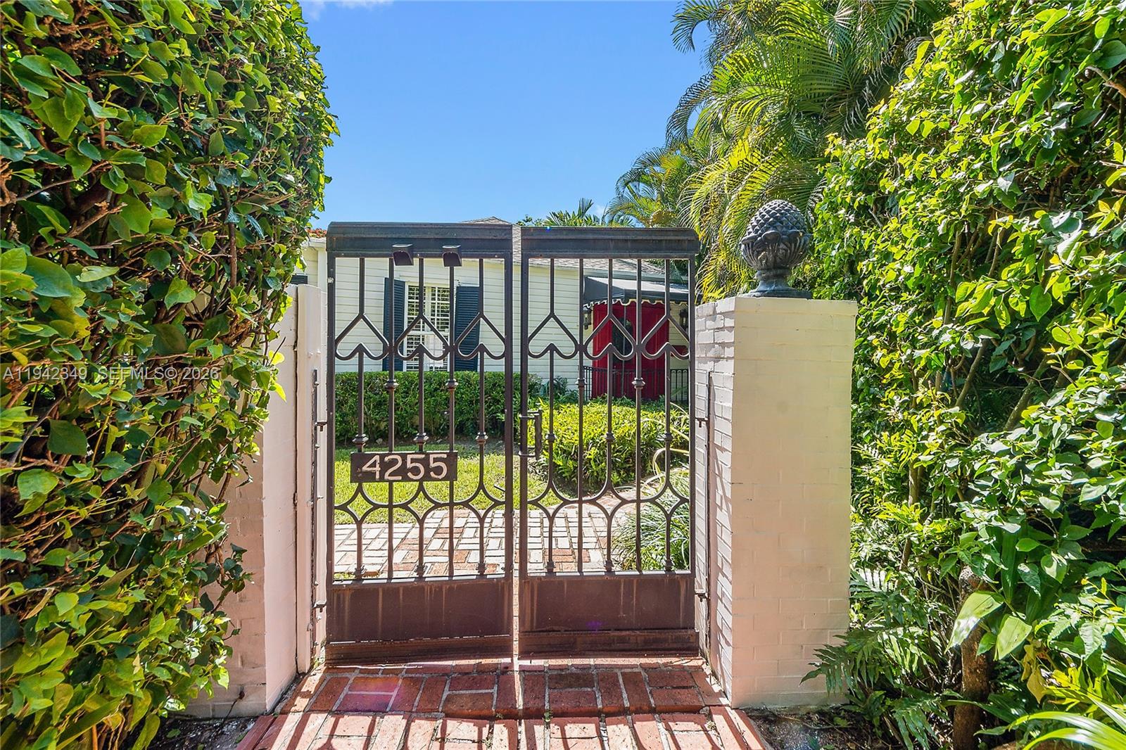 4255 Lennox Dr Miami, FL 33133