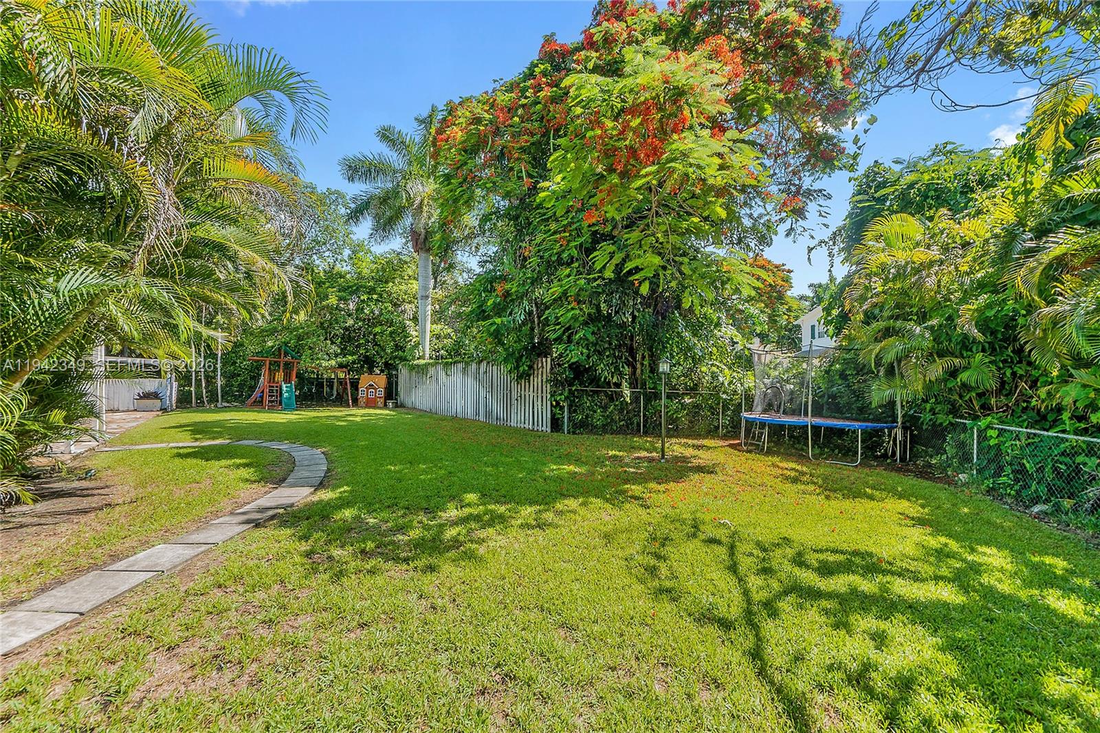 4255 Lennox Dr Miami, FL 33133