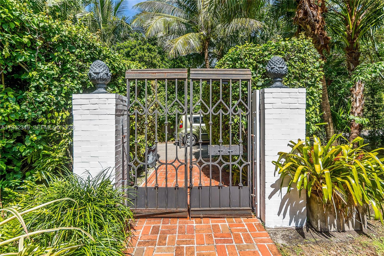 4255 Lennox Dr Miami, FL 33133