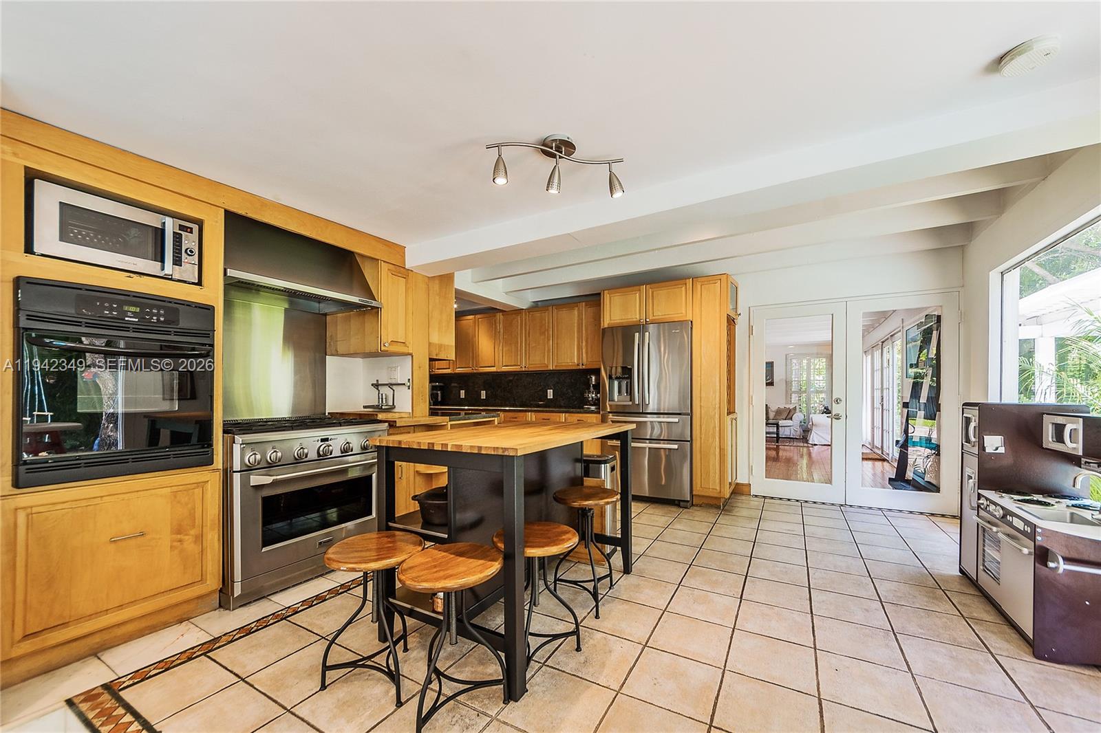 4255 Lennox Dr Miami, FL 33133