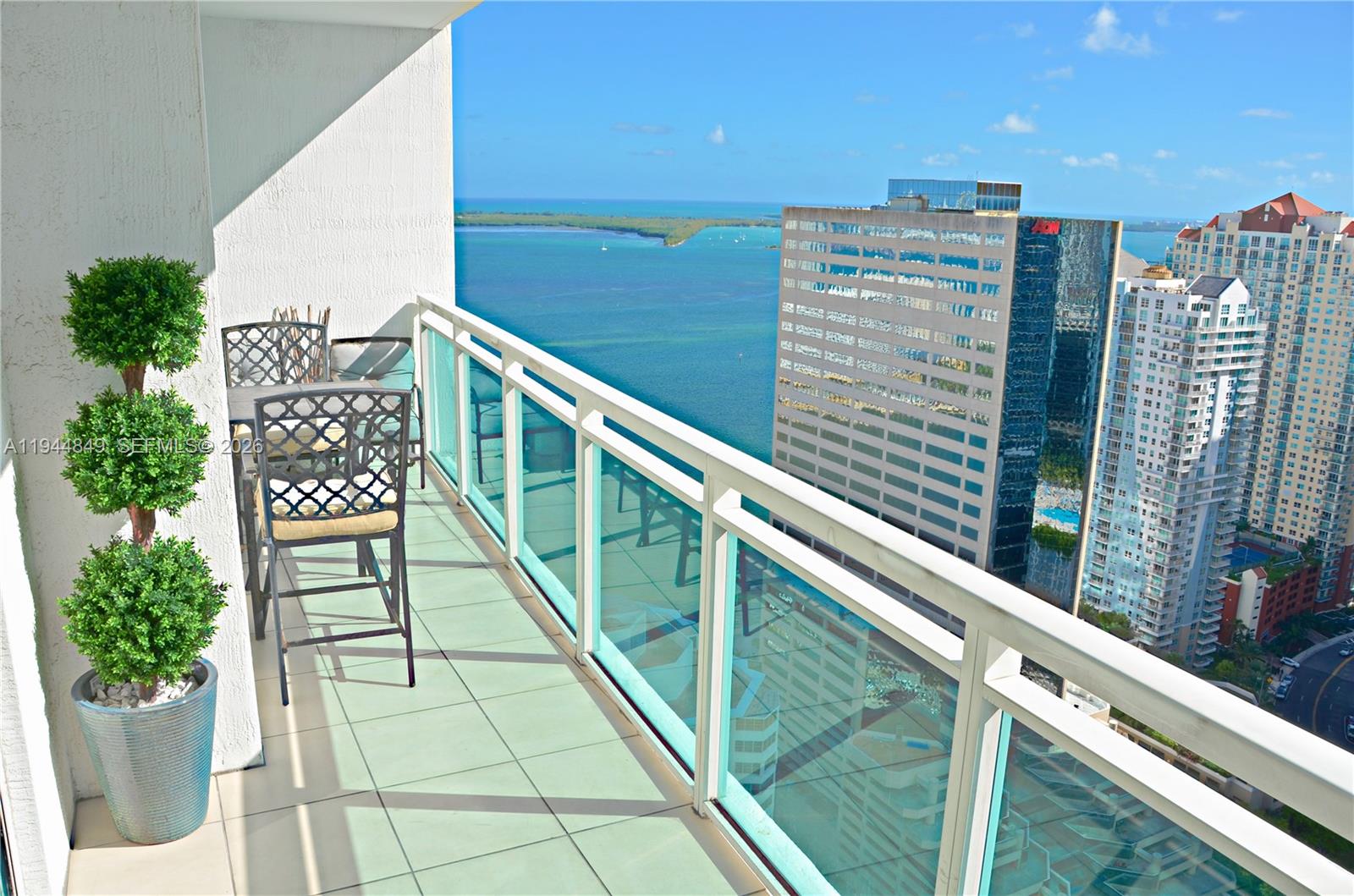 950 Brickell Bay Dr #3705