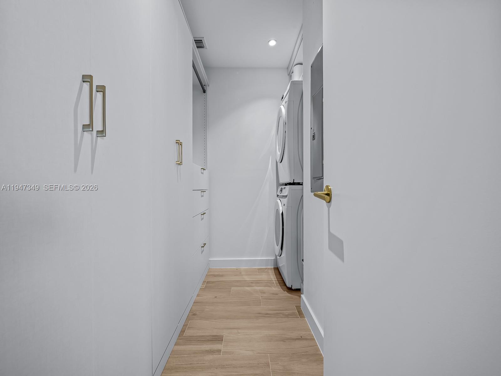 2678 Tigertail Ave #1806 Miami, FL 33133