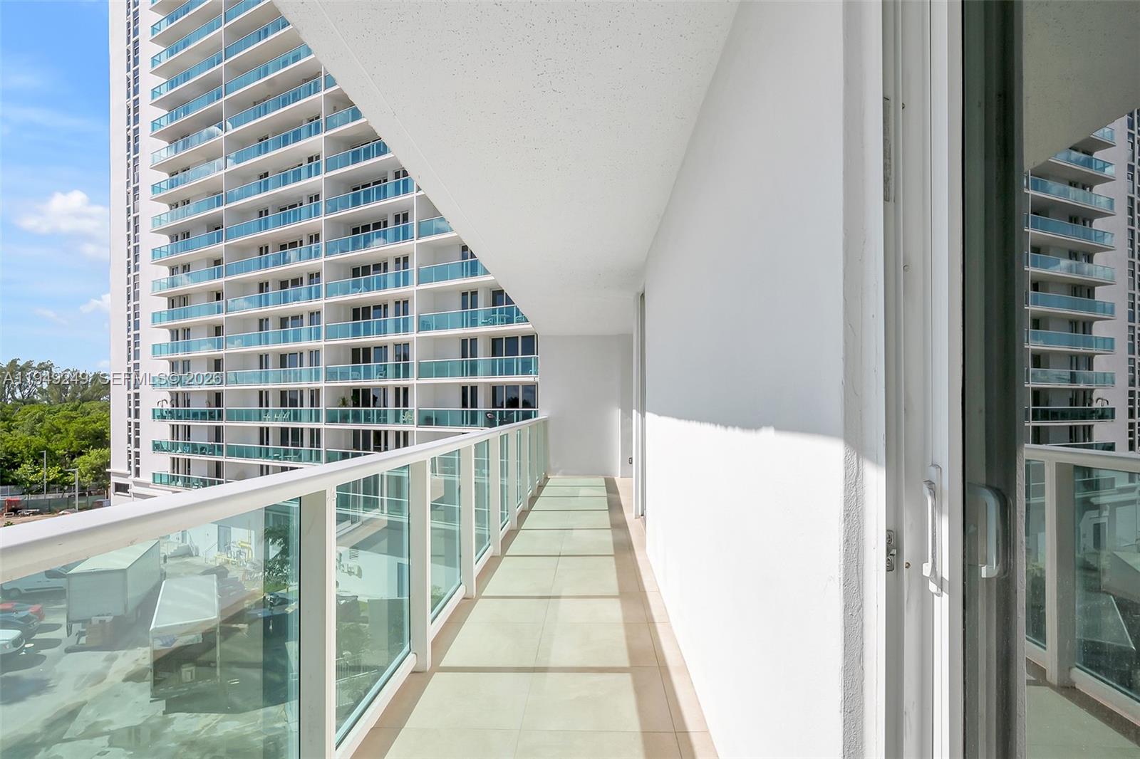 100 Bayview Dr #408 Sunny Isles Beach, FL 33160