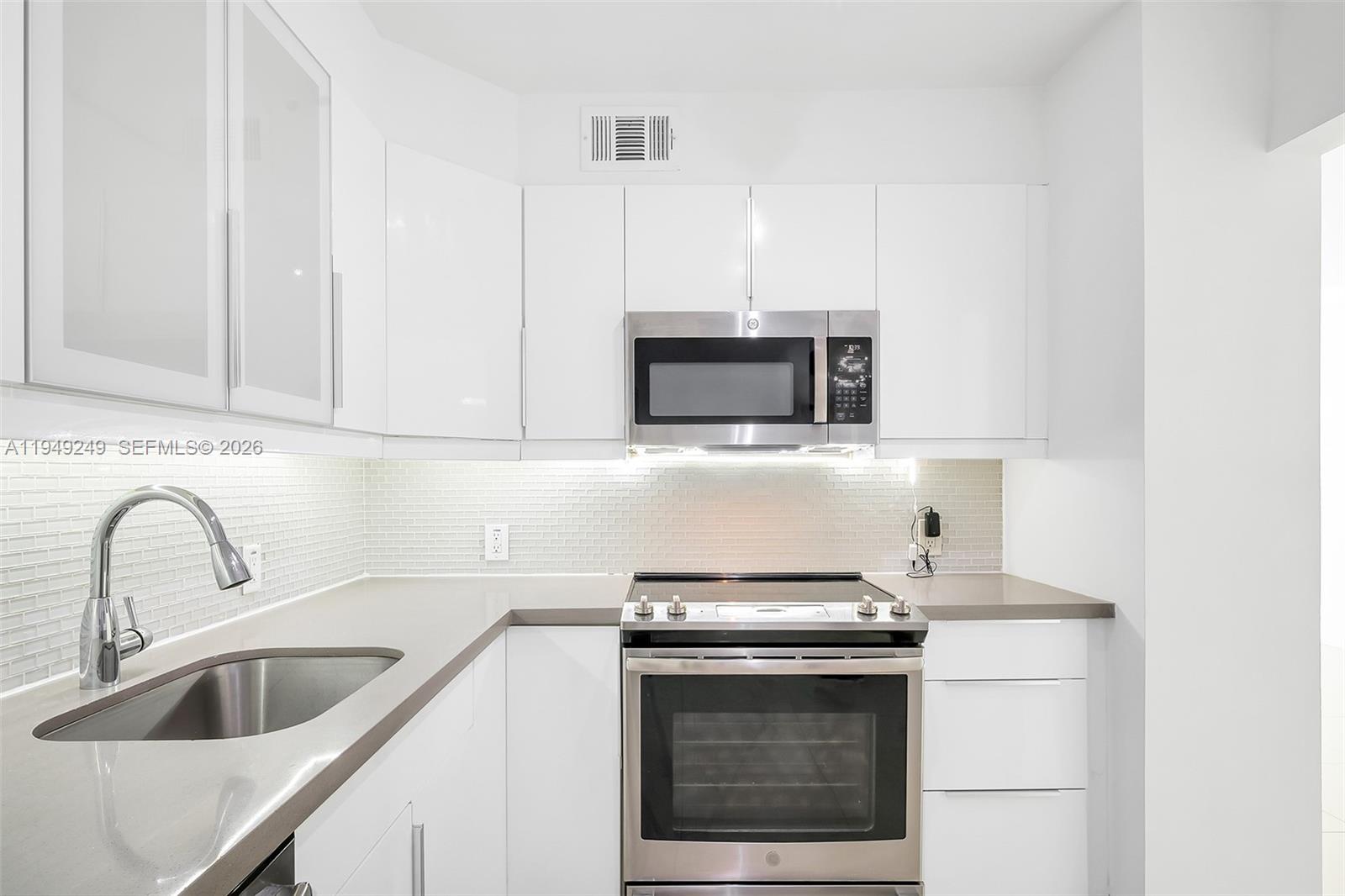 100 Bayview Dr #408 Sunny Isles Beach, FL 33160