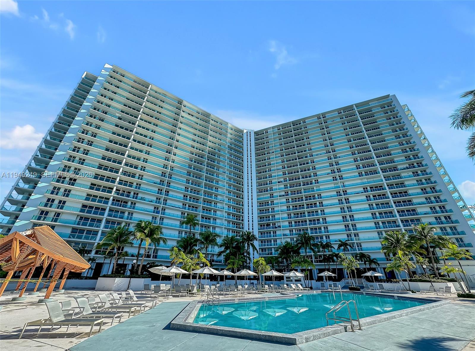 100 Bayview Dr #408 Sunny Isles Beach, FL 33160