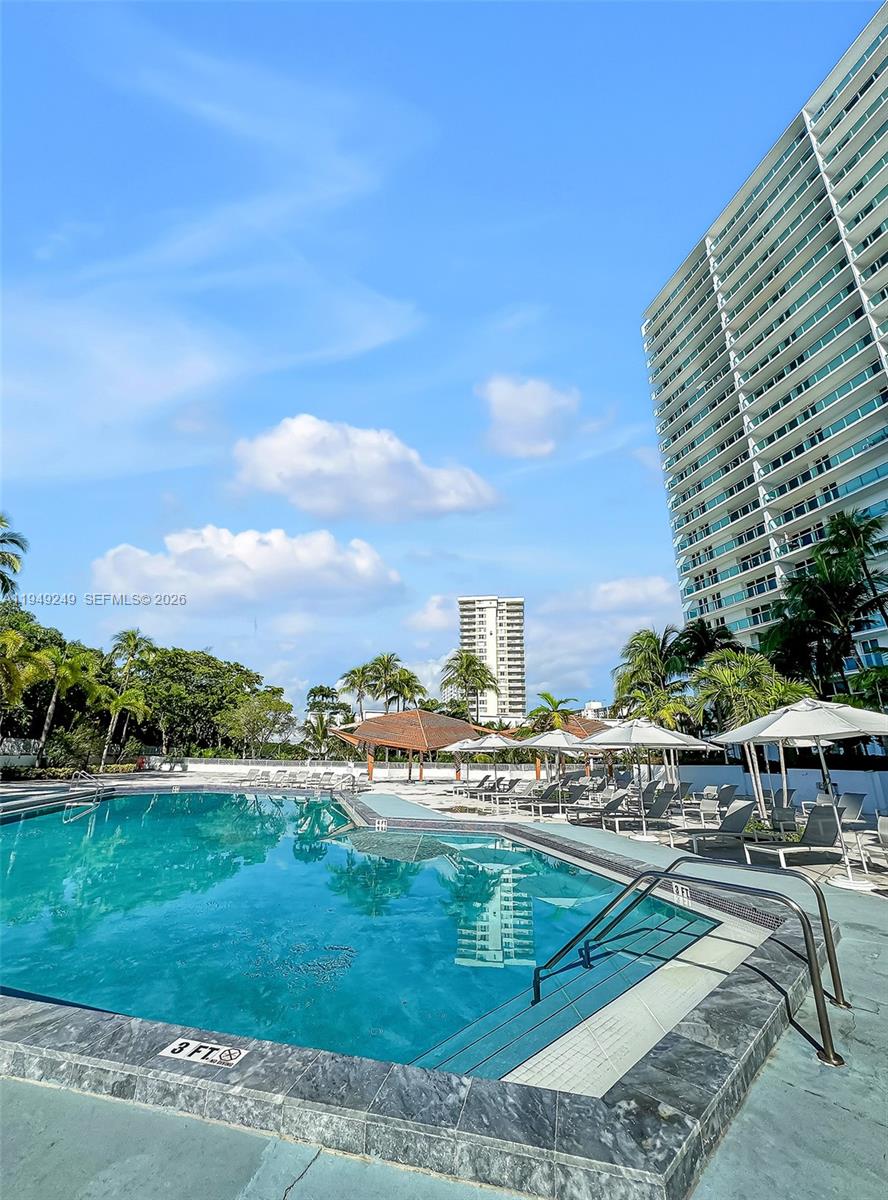 100 Bayview Dr #408 Sunny Isles Beach, FL 33160