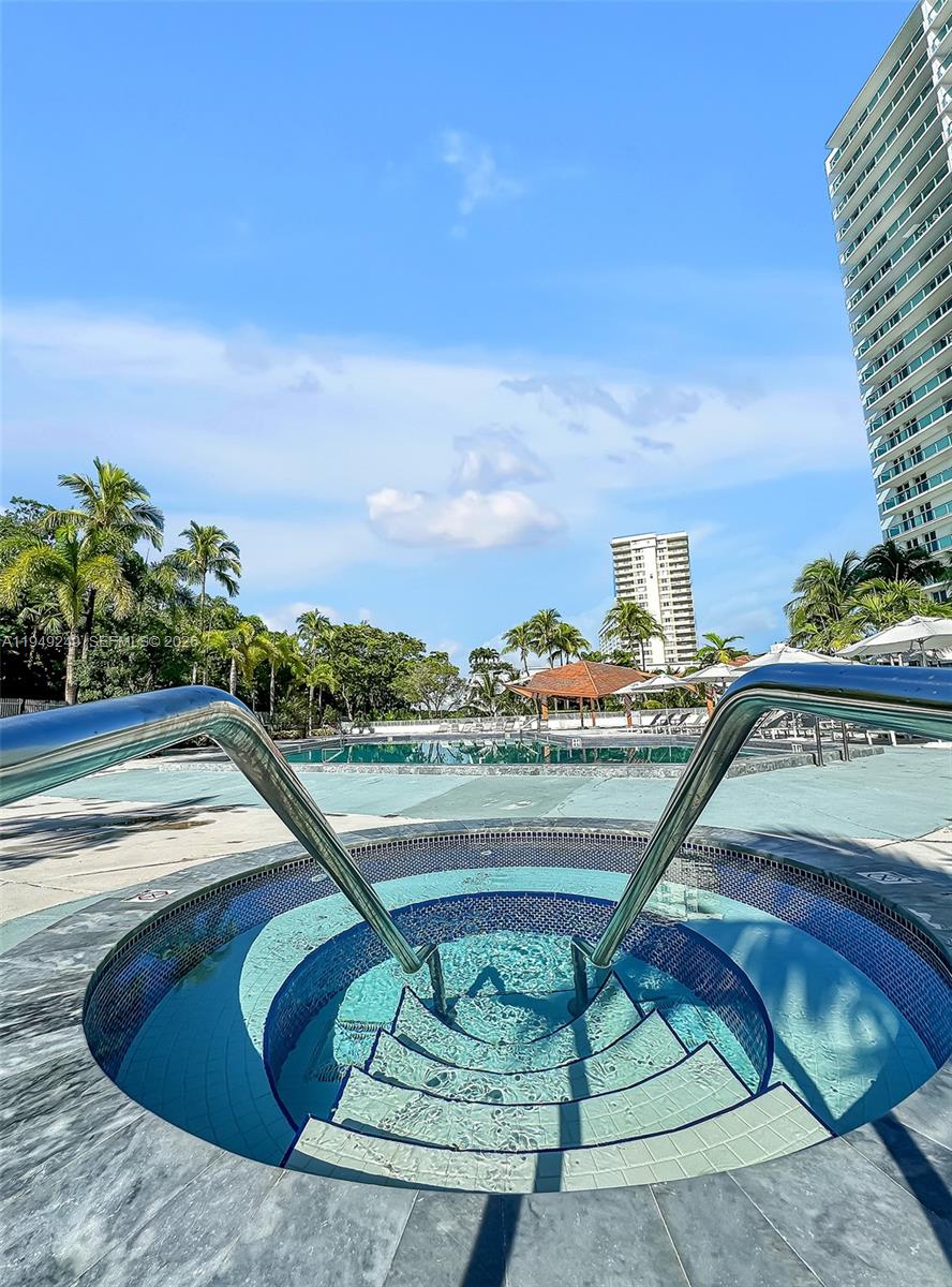 100 Bayview Dr #408 Sunny Isles Beach, FL 33160