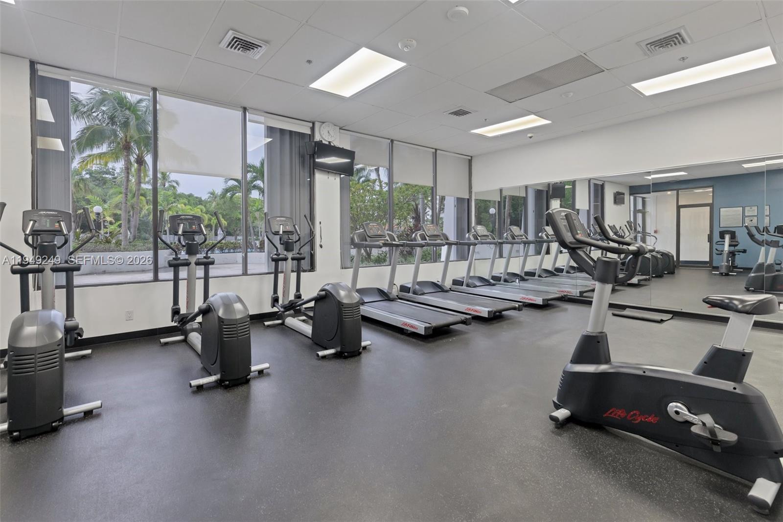 100 Bayview Dr #408 Sunny Isles Beach, FL 33160