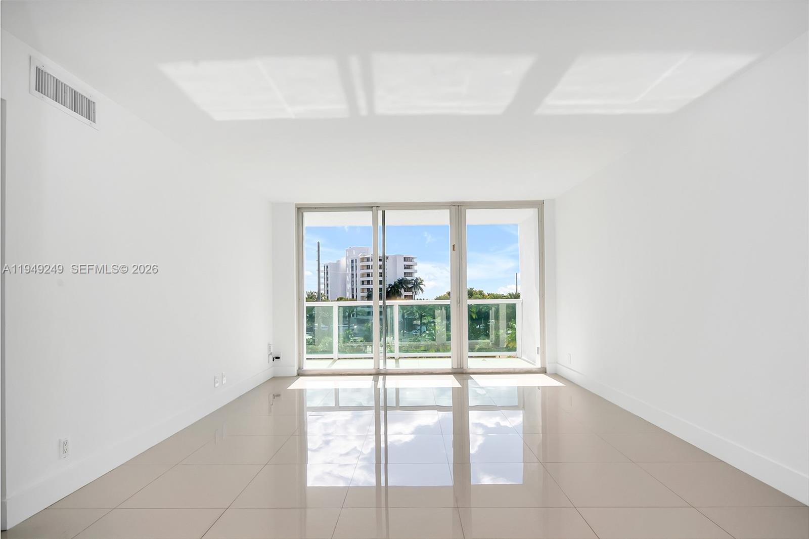 100 Bayview Dr #408 Sunny Isles Beach, FL 33160