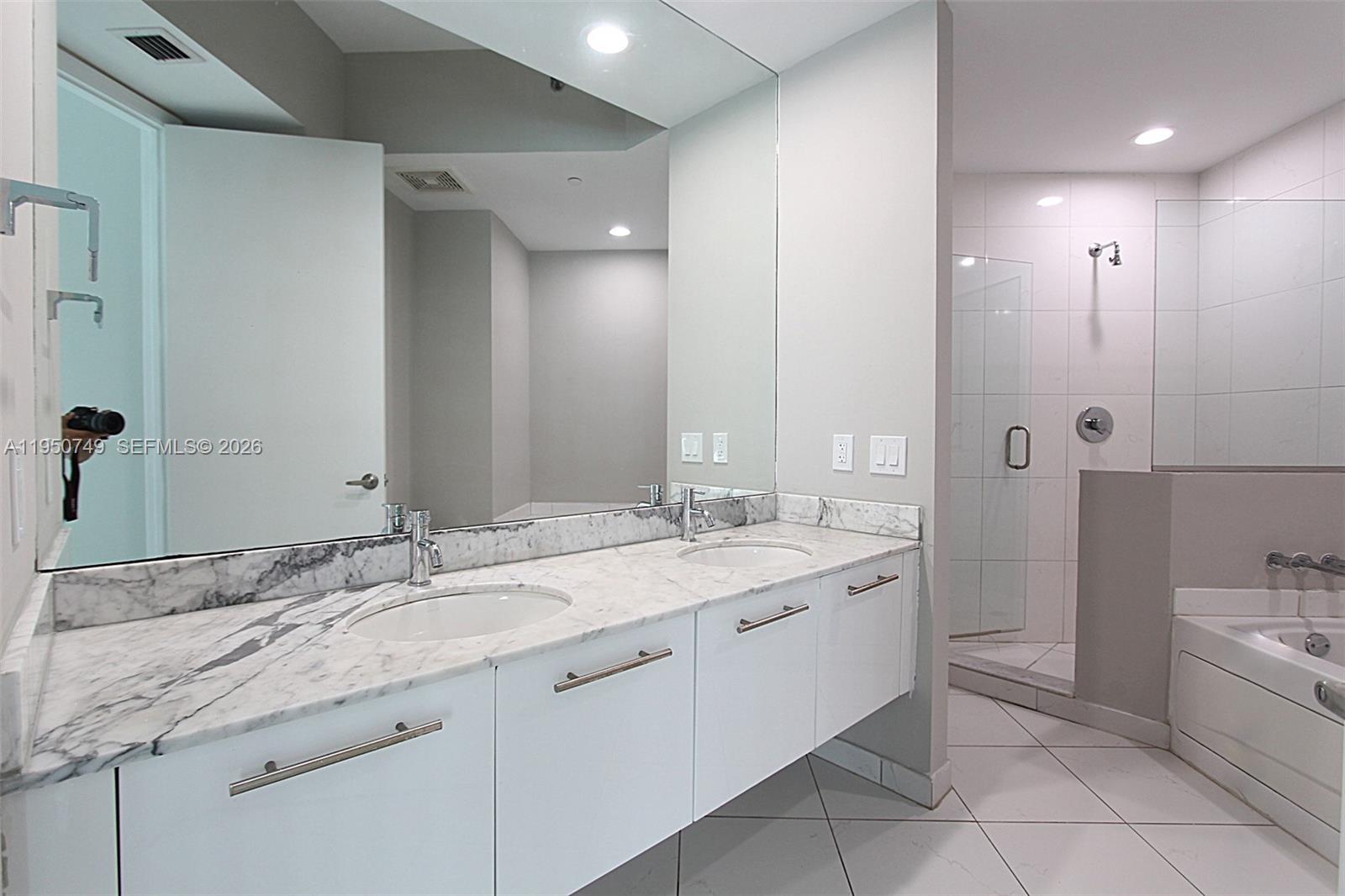 image 500 Brickell East24