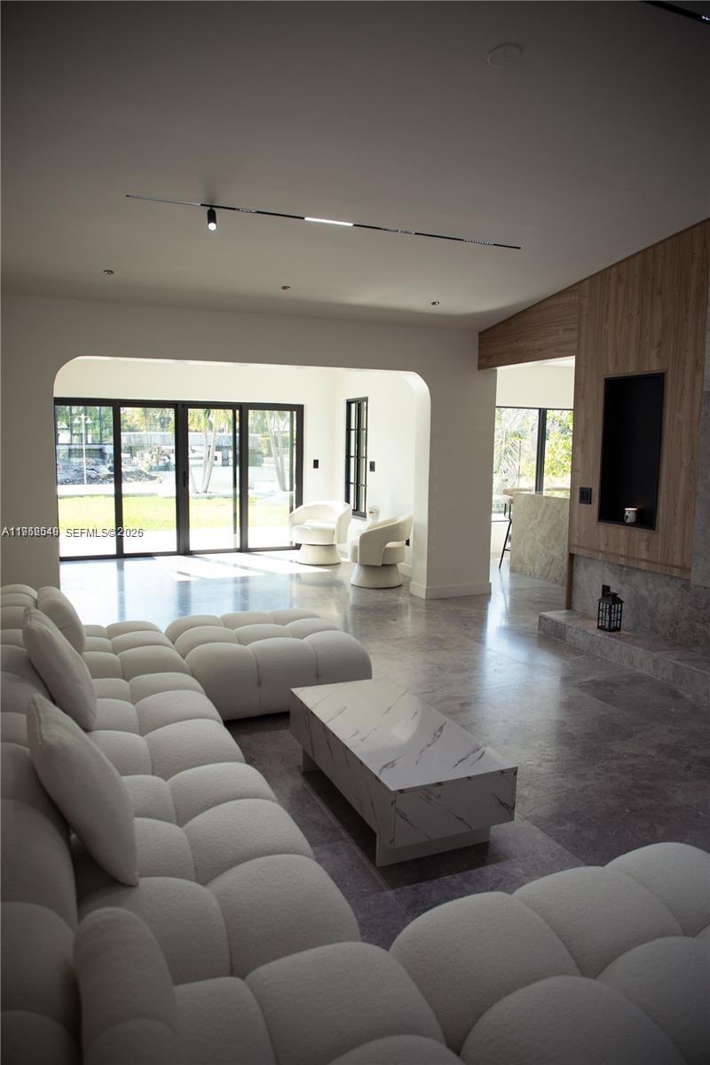 7850 Hawthorne Ave Miami Beach, FL 33141