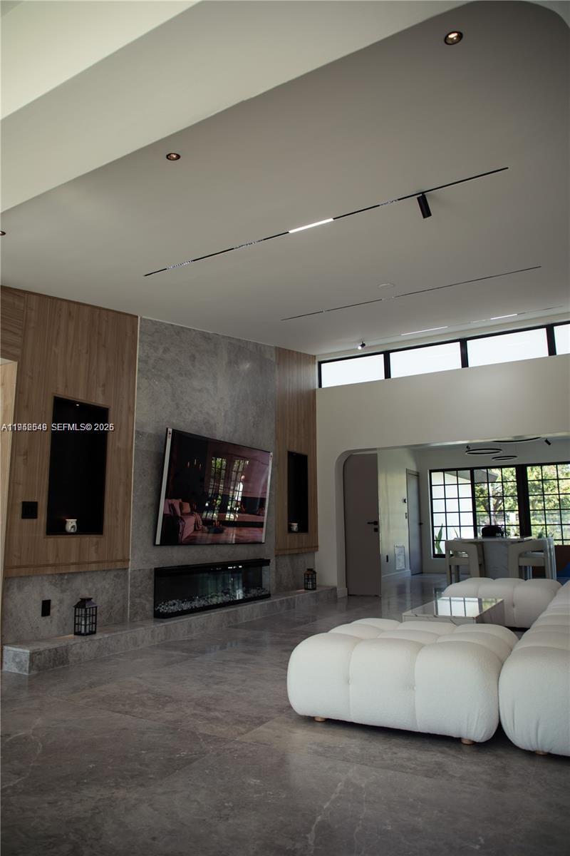 7850 Hawthorne Ave Miami Beach, FL 33141