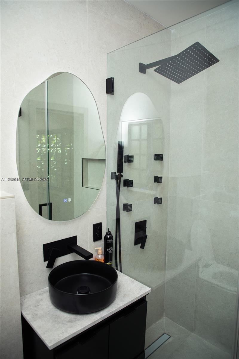 7850 Hawthorne Ave Miami Beach, FL 33141