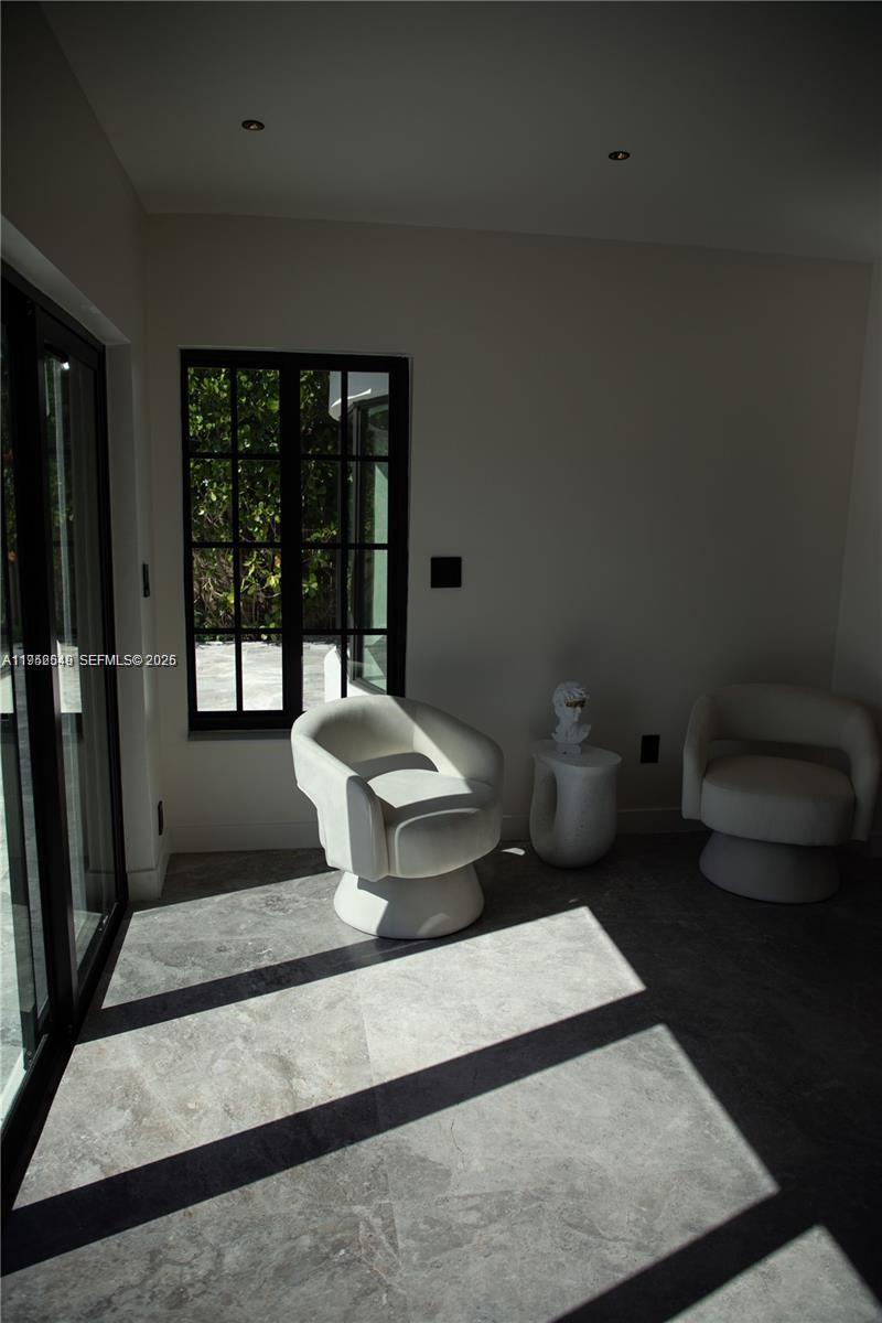 7850 Hawthorne Ave Miami Beach, FL 33141