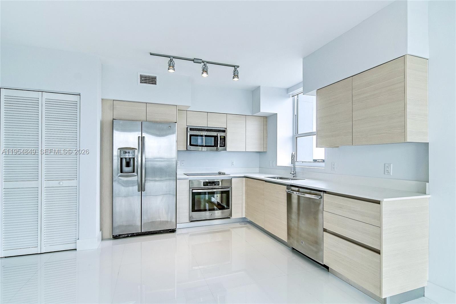 4250 Biscayne Blvd #1209