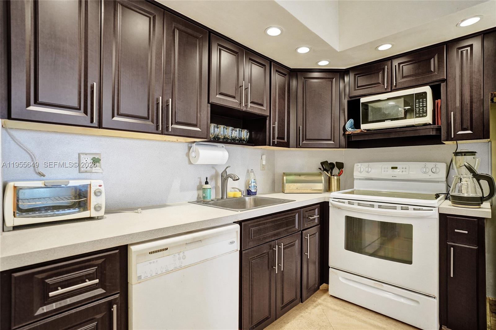 500 Bayview Dr #1422 Sunny Isles Beach, FL 33160