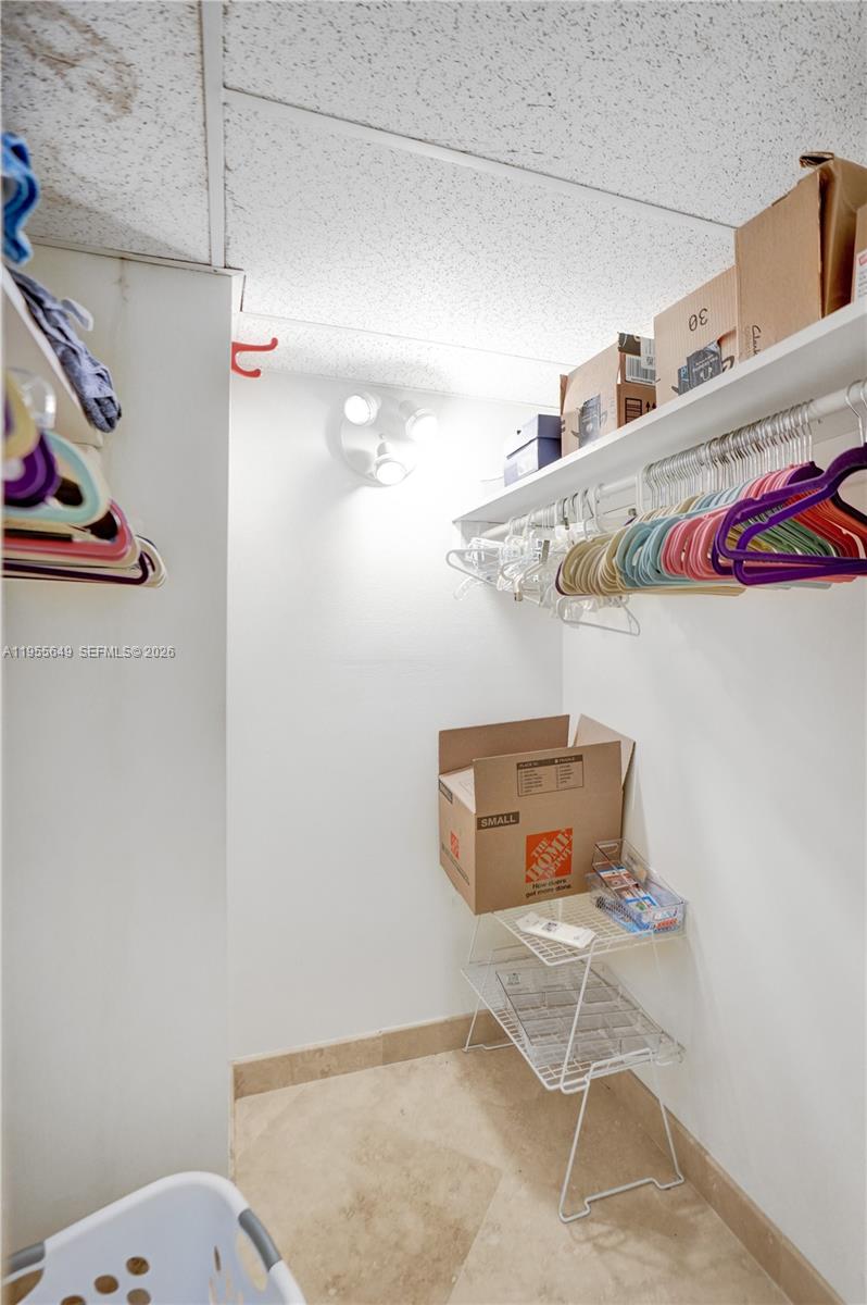 500 Bayview Dr #1422 Sunny Isles Beach, FL 33160