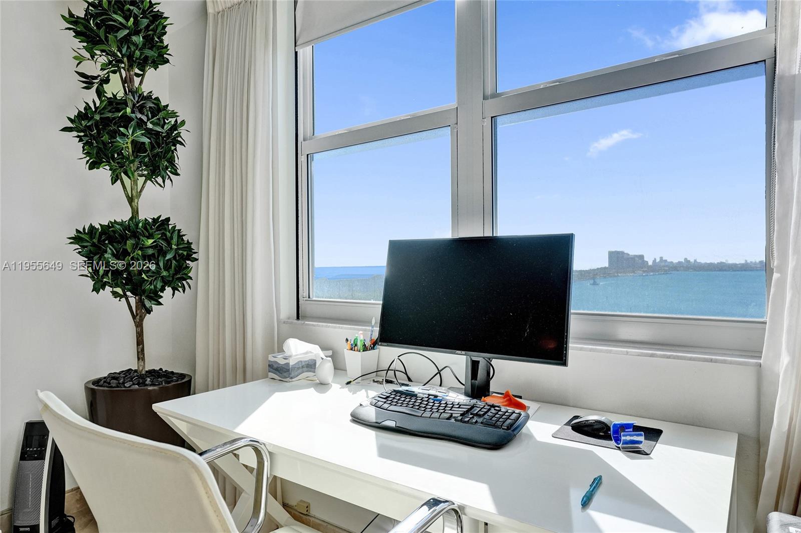 500 Bayview Dr #1422 Sunny Isles Beach, FL 33160