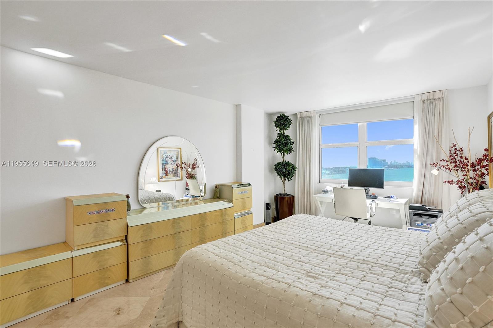 500 Bayview Dr #1422 Sunny Isles Beach, FL 33160